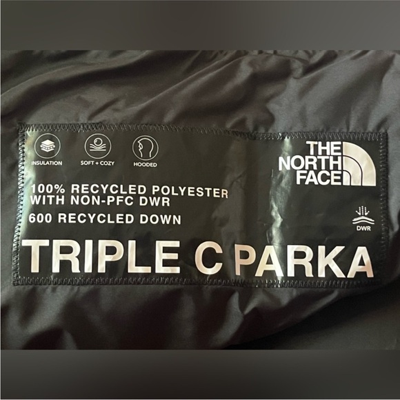 The North Face Women's Black Puffer Jacket - Picture 6 of 11